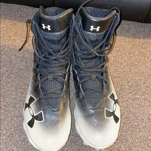 Men football cleats good condition.